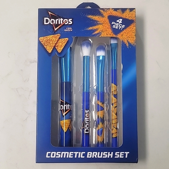 DORITOS 4 PIECE COSMETIC BRUSH SET ๐ ๐ ๐ - Picture 2 of 4
